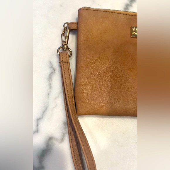 NWOT vegan leather Eminence cosmetic or carrying pouch, w/Wrist strap 7”W x 5”H. - Picture 4 of 4